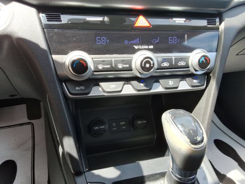 Used 2020 Hyundai Elantra Value Edition w/ Cargo Package (C1) FWD image 17