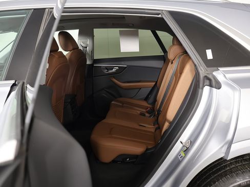 Used 2022 Audi Q8 Premium w/ Convenience Package image 30