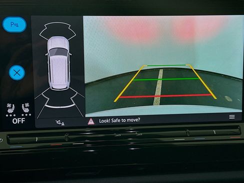 Used 2025 Volkswagen Atlas SE image 23