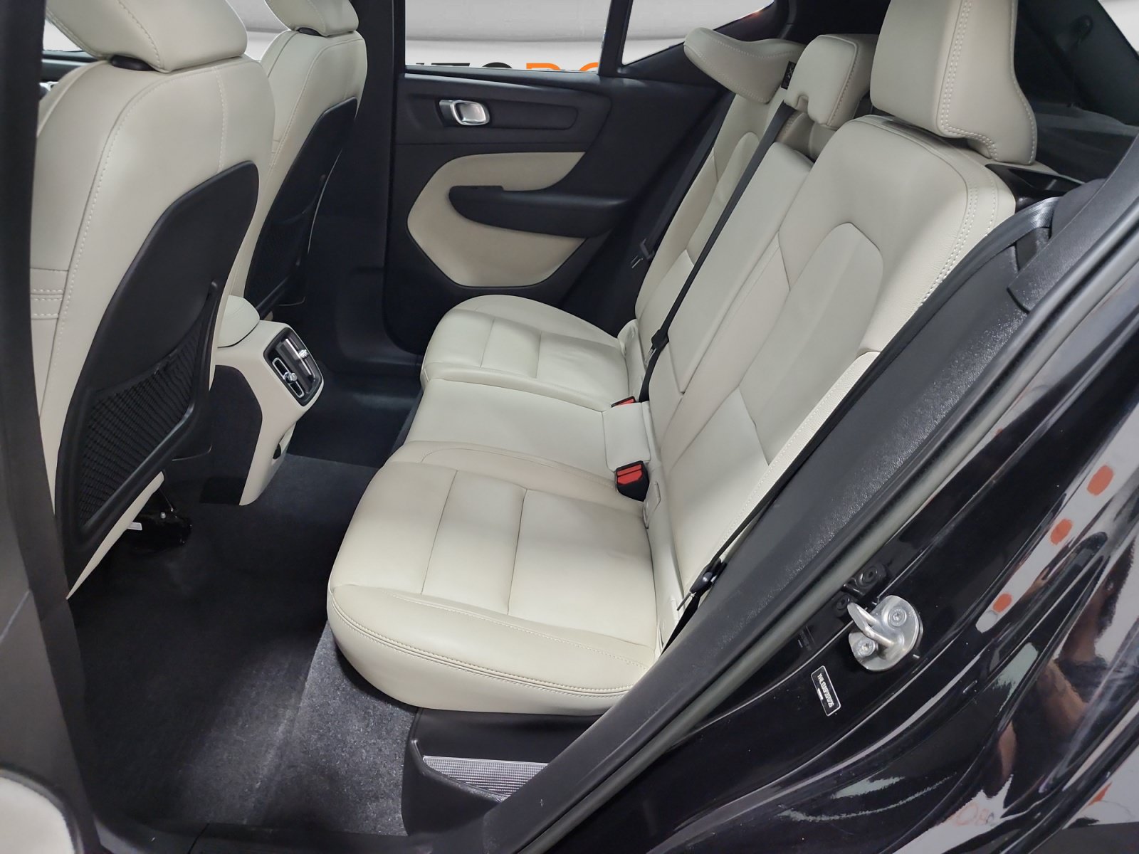 Used 2023 Volvo XC40 B5 Ultimate w/ Protection Package Premier AWD/4WD image 14