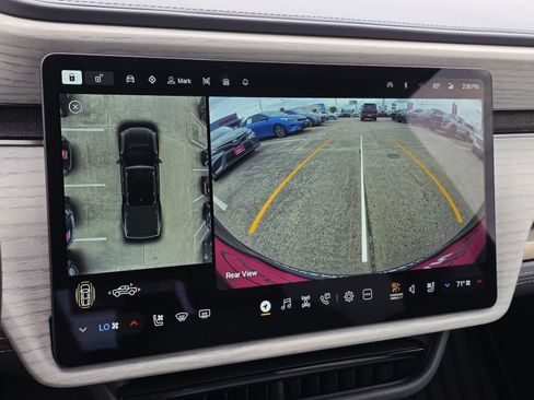 Used 2025 Rivian R1T Premium Tri AWD/4WD image 21