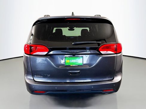 Used 2020 Chrysler Pacifica Touring-L w/ S Appearance Package image 8
