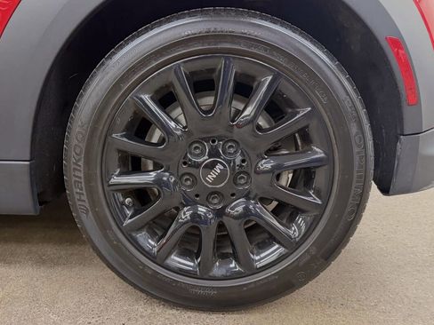 Used 2022 MINI Cooper 2-Door Hardtop w/ Premium Package image 11