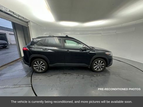 Used 2023 Toyota Corolla Cross XLE image 7
