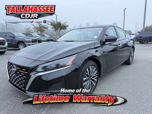 Used 2025 Nissan Altima 2.5 SV FWD image 8