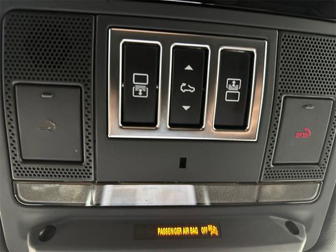 Used 2024 Land Rover Discovery Metropolitan Edition image 20