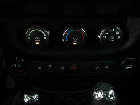 Used 2017 Jeep Wrangler Unlimited Sahara AWD/4WD image 18