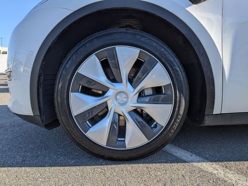 Used 2021 Tesla Model Y Long Range image 23