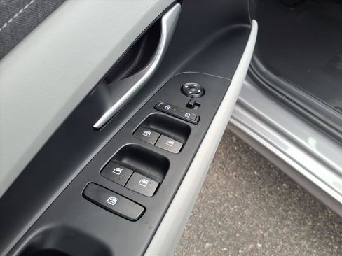 Certified 2025 Hyundai Elantra Limited image 21