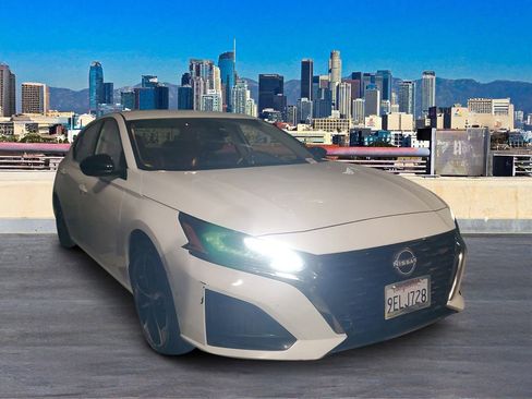 Used 2023 Nissan Altima 2.5 SR image 3