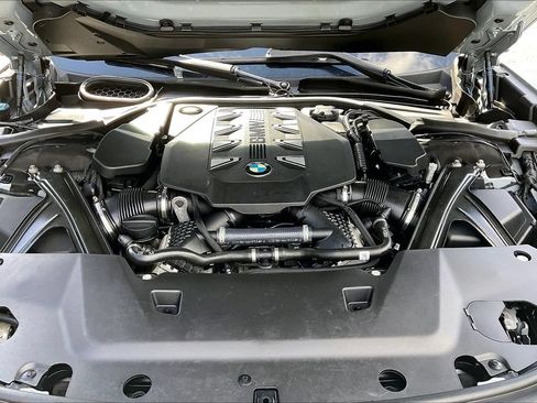 Used 2023 BMW 760i xDrive AWD/4WD image 31
