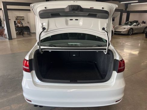 Used 2017 Volkswagen Jetta SE FWD image 54