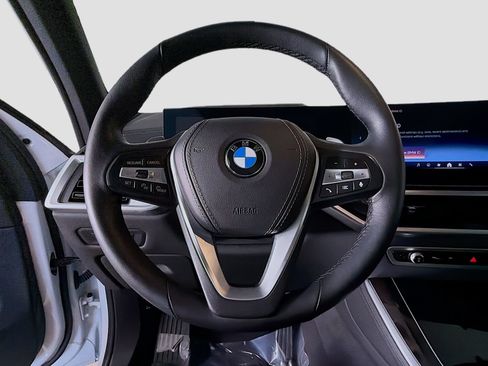 Used 2024 BMW X5 xDrive40i w/ Premium Package AWD/4WD image 11