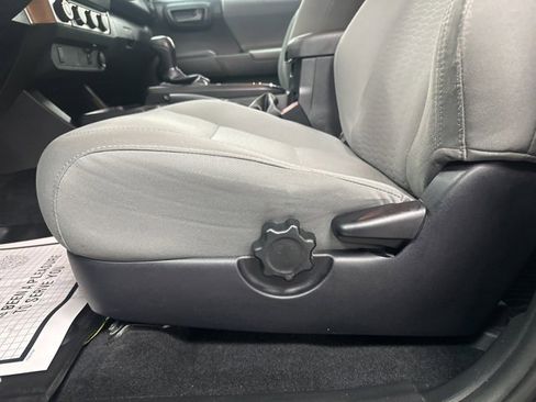 Certified 2019 Toyota Tacoma SR w/ SR Convenience Package image 10
