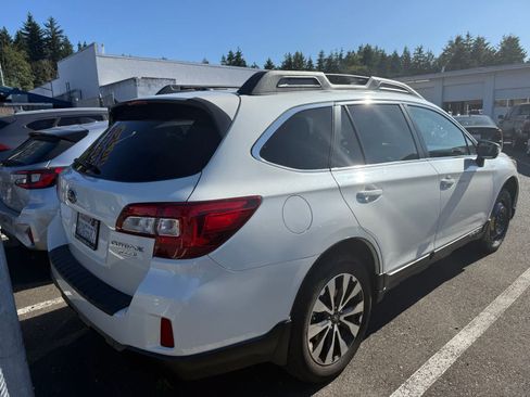 Used 2015 Subaru Outback 2.5i Limited AWD/4WD image 3