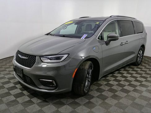Used 2021 Chrysler Pacifica Touring-L image 5
