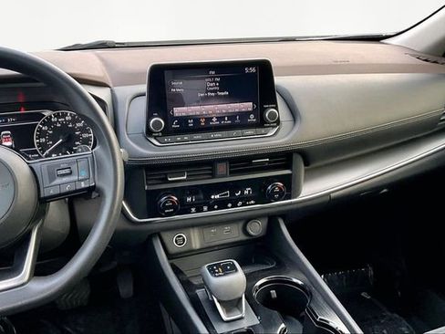 Used 2023 Nissan Rogue SV image 9