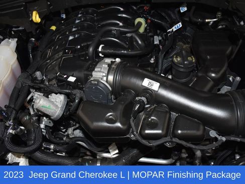 Used 2023 Jeep Grand Cherokee L Limited w/ Luxury Tech Group II image 7