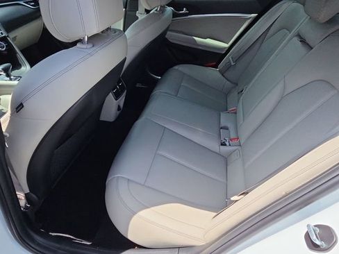 Used 2022 Genesis G70 2.0T RWD image 12