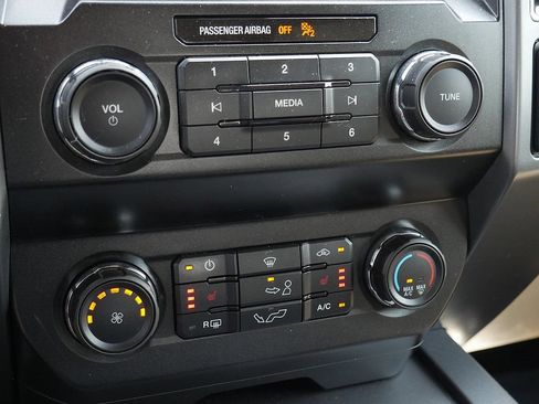 Used 2020 Ford F150 XLT w/ Equipment Group 302A Luxury AWD/4WD image 46