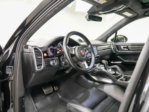 Used 2020 Porsche Cayenne Turbo AWD/4WD image 4