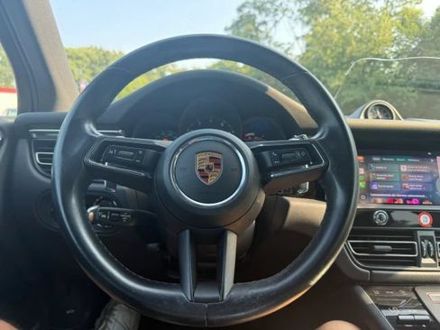Used 2022 Porsche Macan w/ Premium Package Plus AWD/4WD image 16