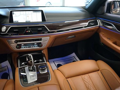 Used 2022 BMW 750i xDrive w/ Executive Package AWD/4WD image 14