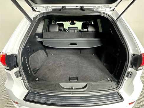 Used 2018 Jeep Grand Cherokee Altitude image 24