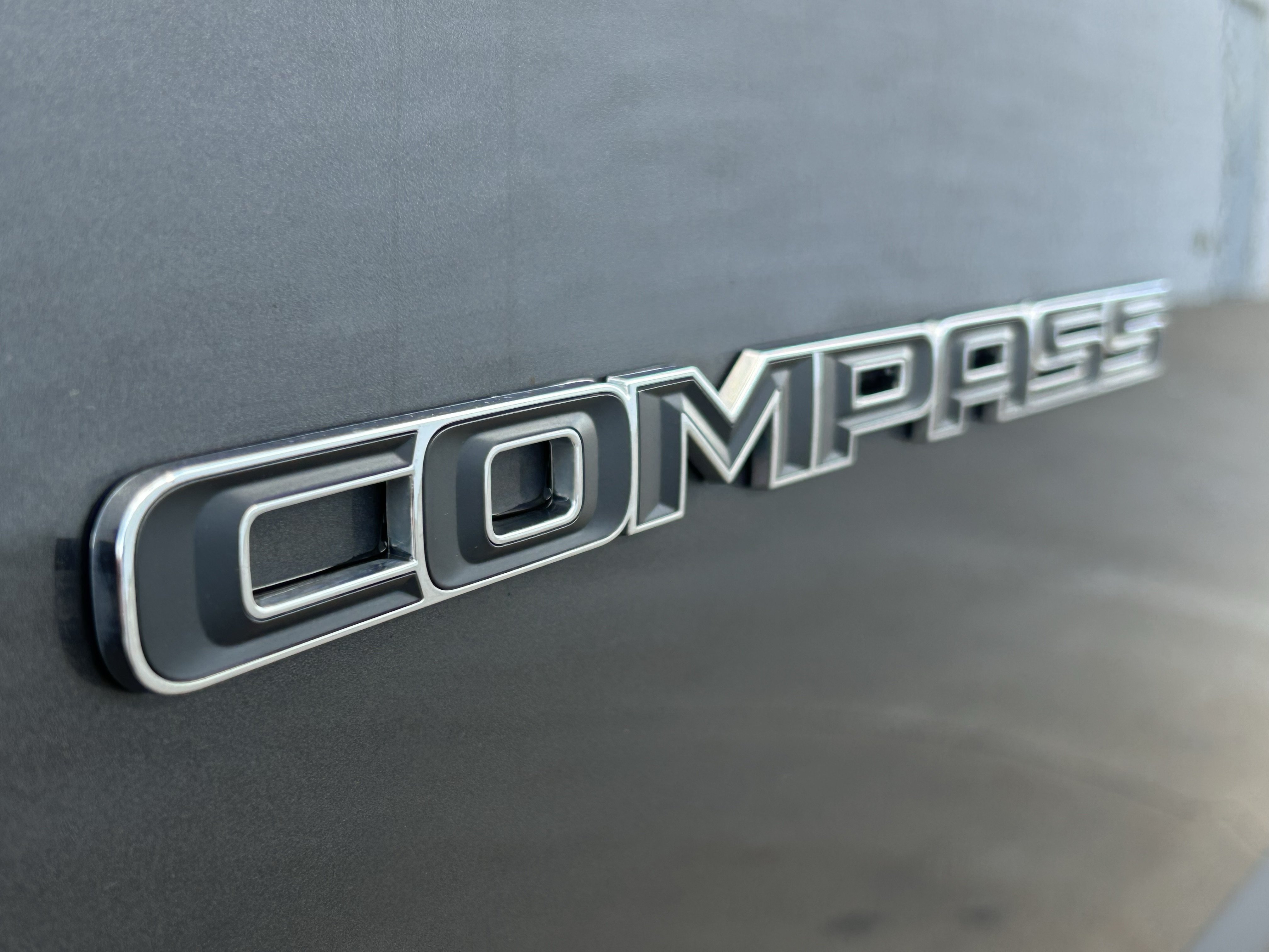 Used 2018 Jeep Compass Limited AWD/4WD image 8