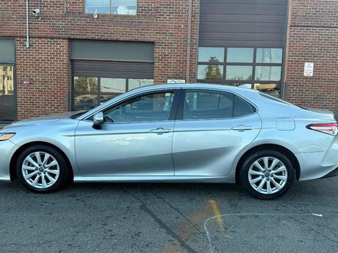 Used 2019 Toyota Camry LE image 18
