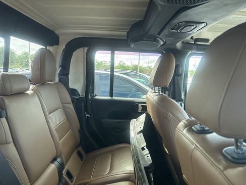 Used 2021 Jeep Gladiator Overland w/ Popular Equipment Package image 17