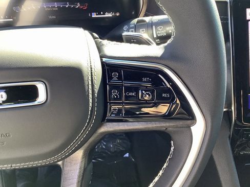 New 2025 Jeep Grand Cherokee Overland w/ Luxury Tech Group IV image 12