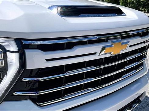 Used 2025 Chevrolet Silverado 2500 LT w/ Z71 Chrome Sport Edition AWD/4WD image 28