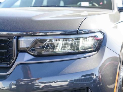 New 2026 Jeep Grand Cherokee Altitude image 8