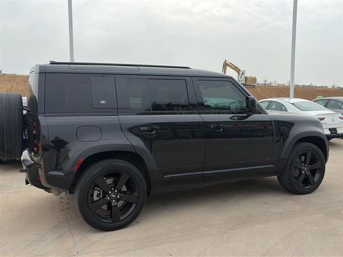 Used 2023 Land Rover Defender 110 X-Dynamic SE image 1