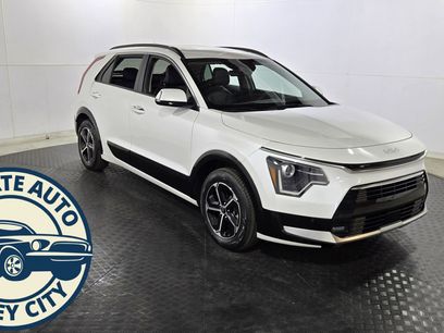 Used 2023 Kia Niro SX