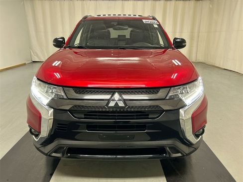 Used 2020 Mitsubishi Outlander LE image 3