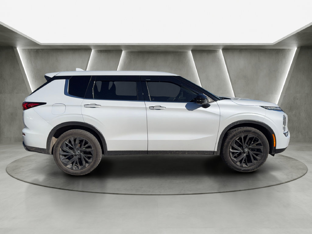 Used 2023 Mitsubishi Outlander SE Black Edition AWD/4WD image 8