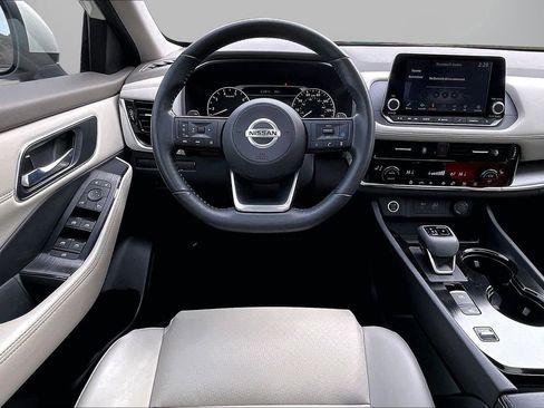 Used 2021 Nissan Rogue SV w/ Premium Package image 12