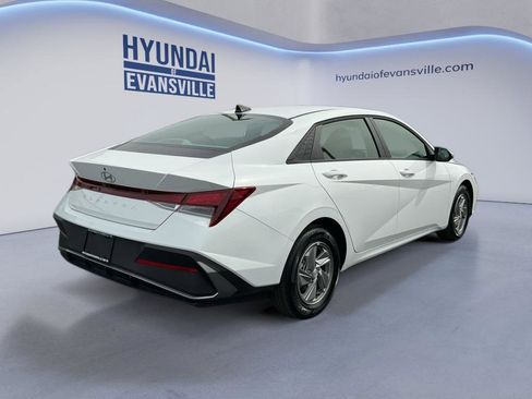 New 2026 Hyundai Elantra SE FWD image 4