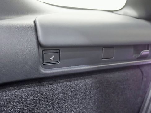 Used 2023 Land Rover Discovery Metropolitan Edition image 35