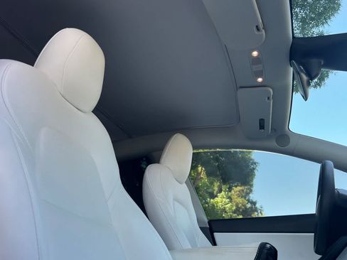 Used 2020 Tesla Model Y Long Range AWD/4WD image 19