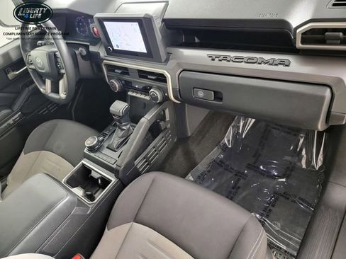 Used 2024 Toyota Tacoma TRD Sport AWD/4WD image 18