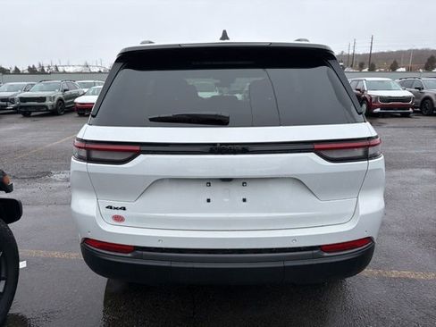 New 2026 Jeep Grand Cherokee Limited w/ Limited Altitude Package AWD/4WD image 4