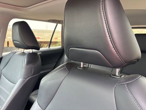 Used 2023 Toyota RAV4 XLE Premium image 9