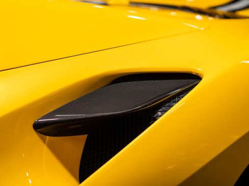 Used 2021 Ferrari F8 Tributo RWD image 18