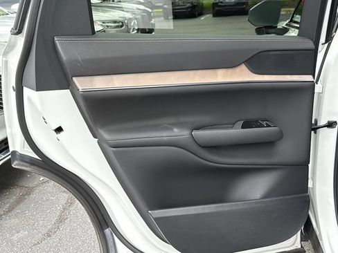 Certified 2025 Volvo EX90 Plus AWD/4WD image 17