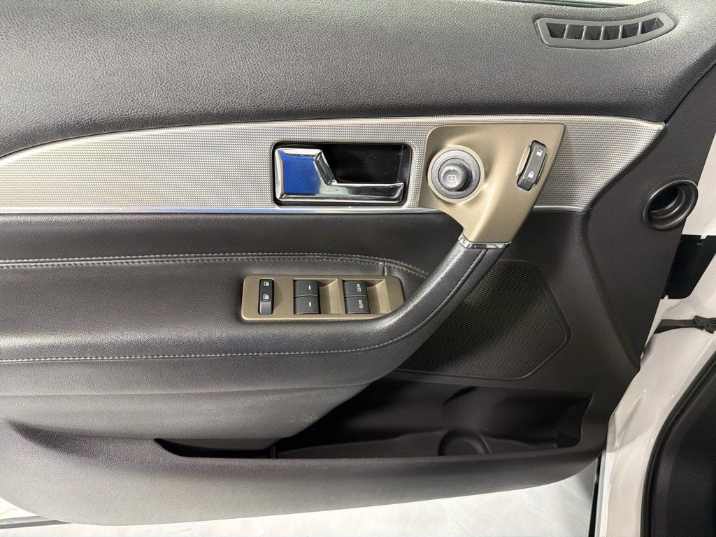 Used 2013 Lincoln MKX AWD image 11