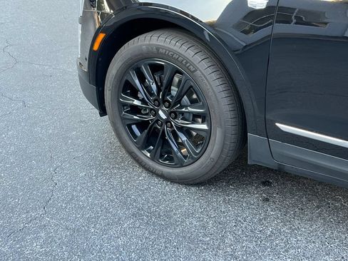Used 2025 Cadillac XT5 Premium Luxury w/ LPO, ONYX Package FWD image 16