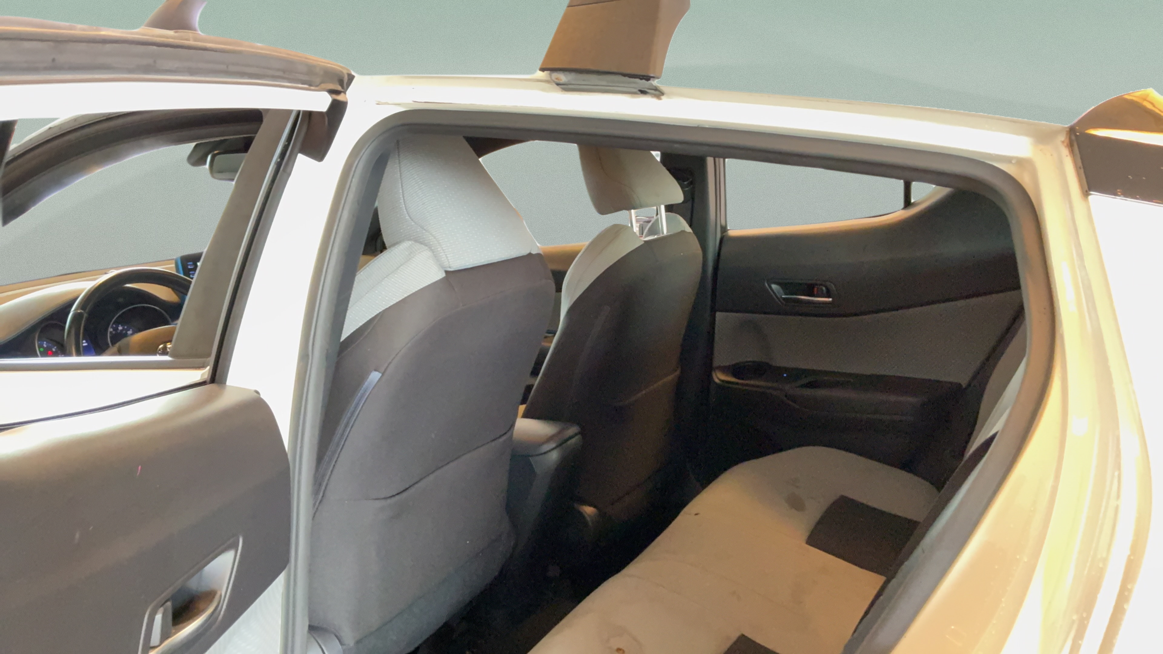 Used 2019 Toyota C-HR XLE FWD image 25